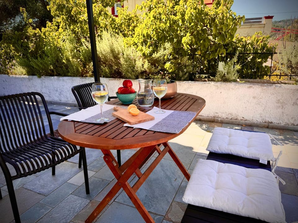 StayBridge Apartments, Mesongi Apartment in Moraitika