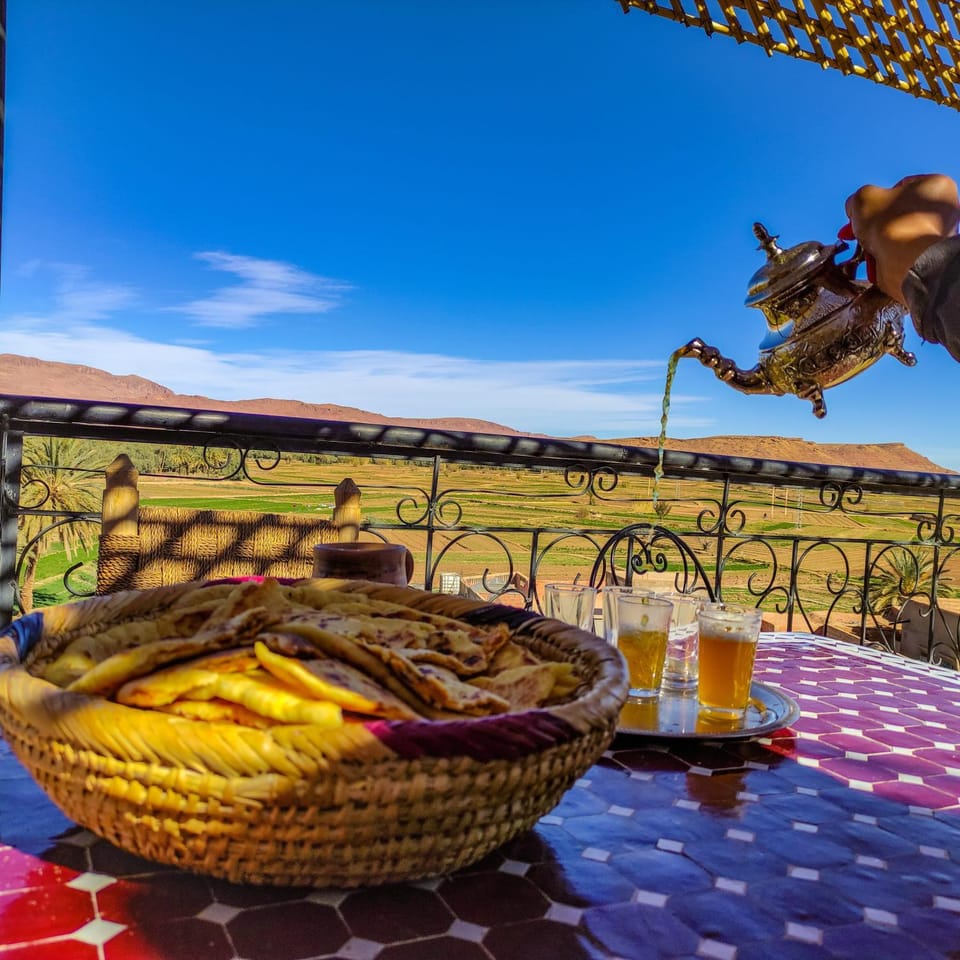 Day, Natural landscape, Food and drinks, Dining area, Food, Mountain view, Drinks, Alcoholic drinks