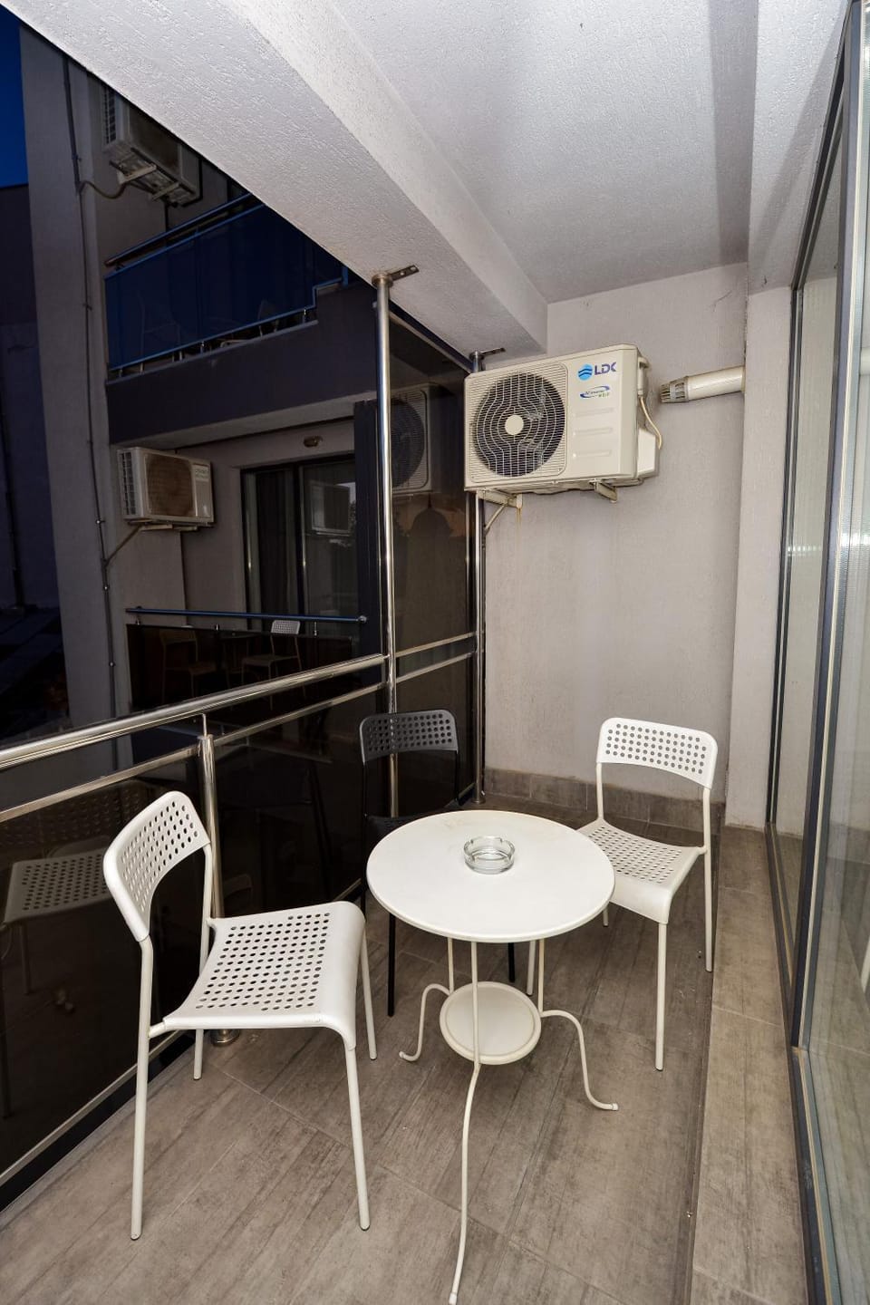 Balcony/Terrace, Kitchen or kitchenette, Living room, Seating area, Dining area, air conditioner