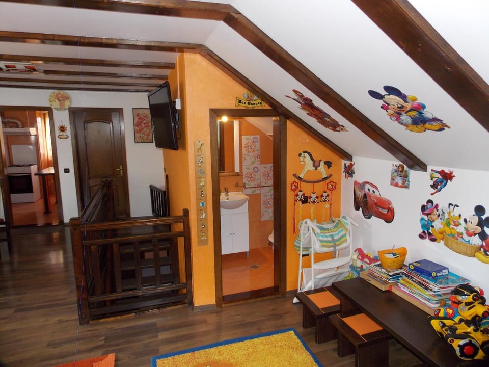 Communal lounge/ TV room, TV and multimedia, Kids's club