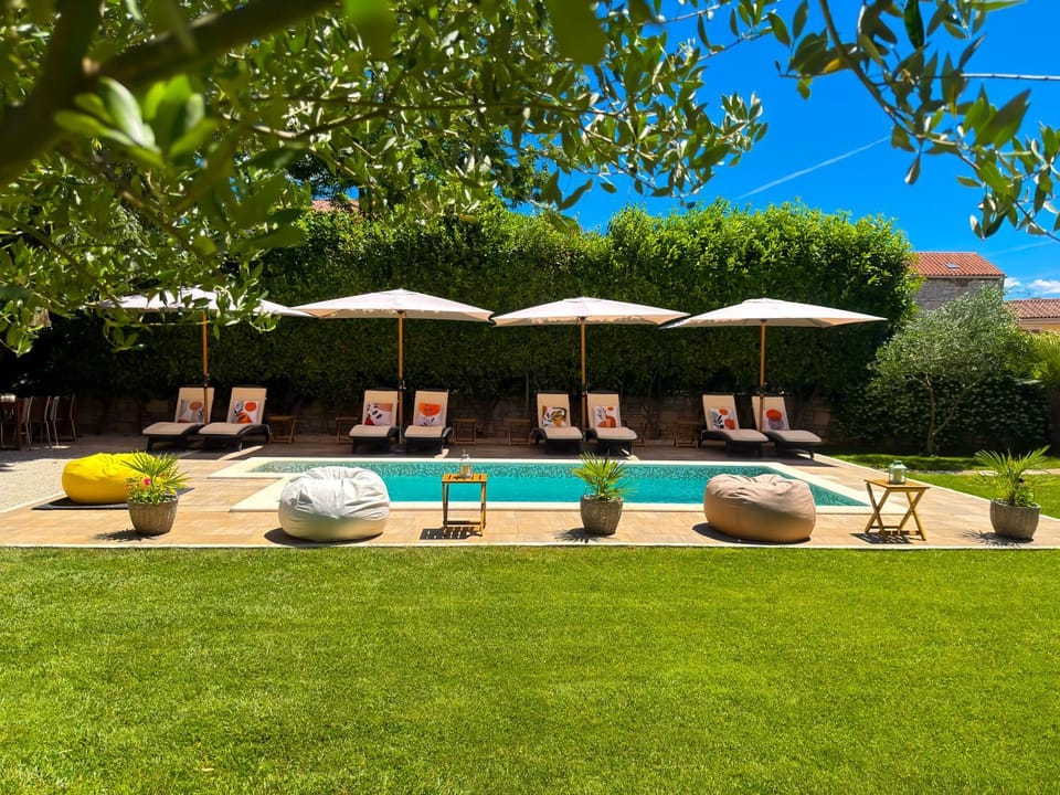 Patio, Spring, Day, Garden, Garden view, Pool view, Swimming pool, sunbed