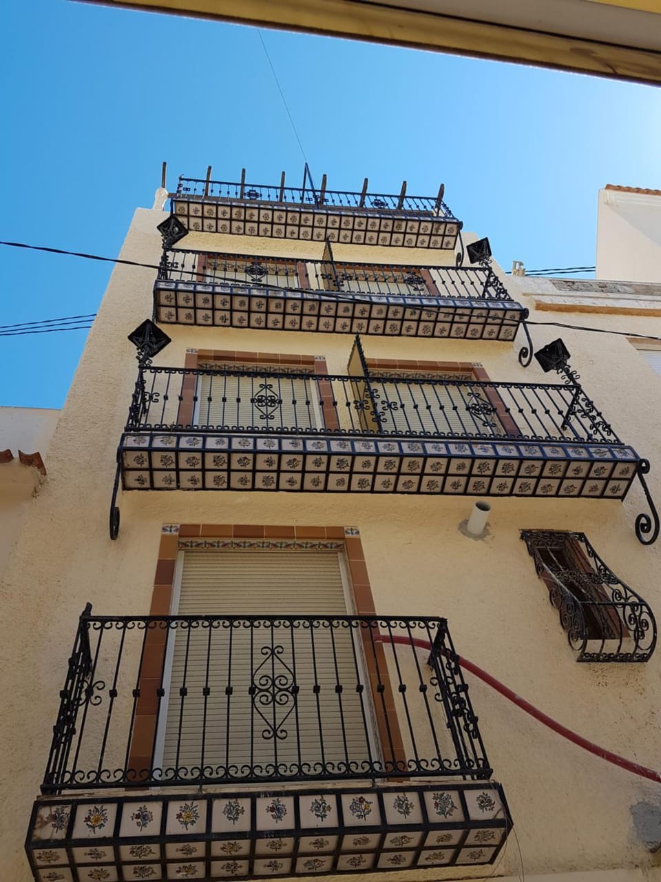 Facade/entrance, Balcony/Terrace