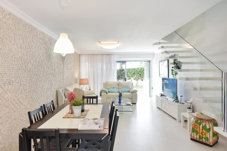 Lounge or bar, Dining area