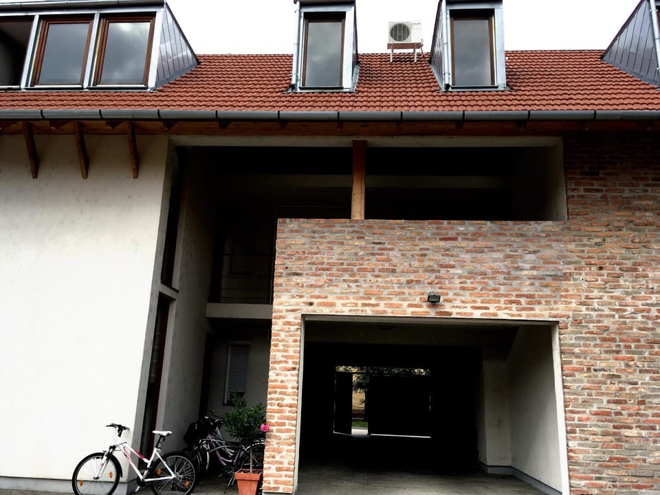 Facade/entrance, Balcony/Terrace