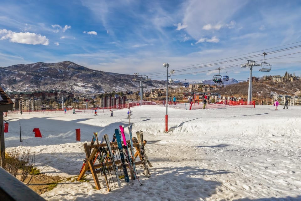 Bear Claw 103 - True Ski-in Ski-out Access, Slope Views & Winter Shuttle! Apartment in Steamboat Springs