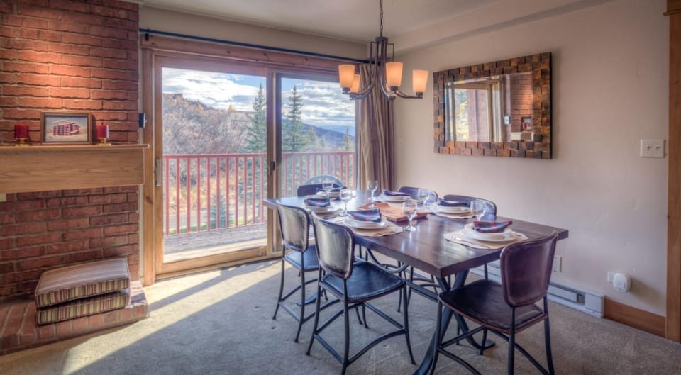 Bear Claw 202 - True Ski-in Ski-out Access, Gondola Views & Winter Shuttle! Apartment in Steamboat Springs