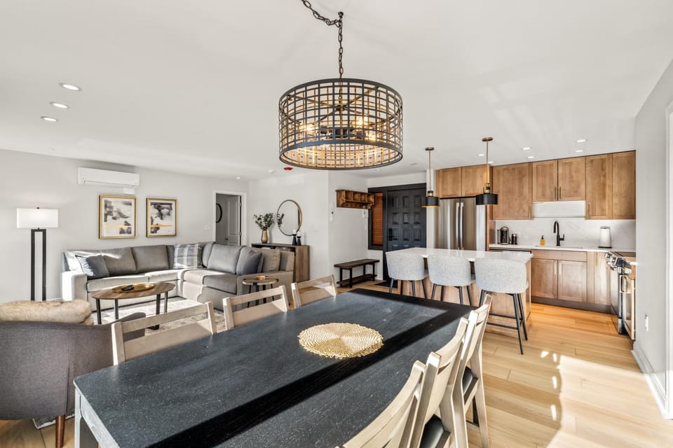 Bear Claw 207 - True Ski-in Ski-out Access, Gondola Views & Winter Shuttle! Apartment in Steamboat Springs