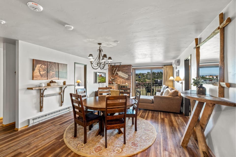 Bear Claw 208 - True Ski-in Ski-out Access, Slope Views & Winter Shuttle! House in Steamboat Springs