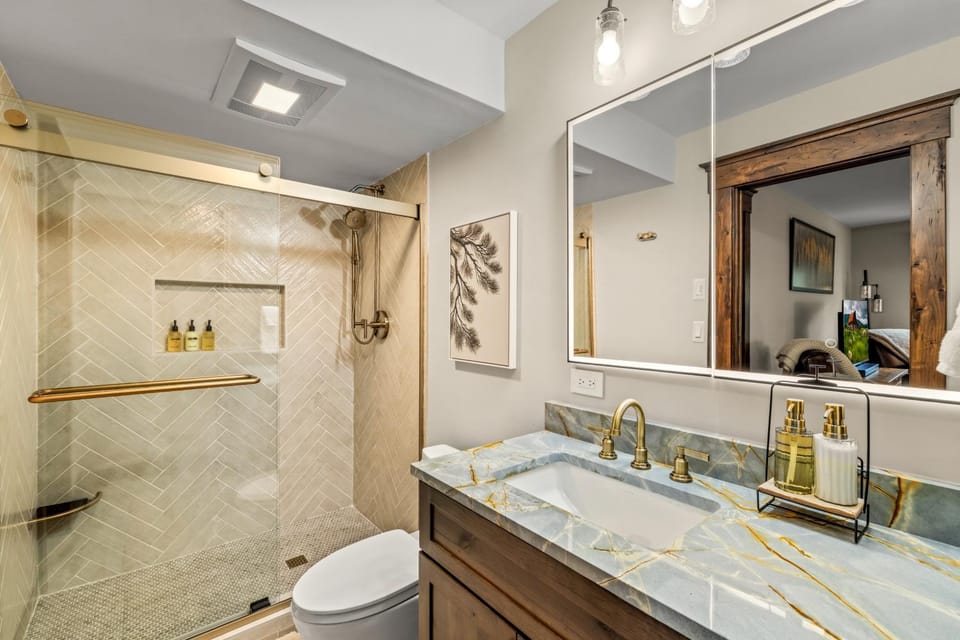 Bear Claw 301 - True Ski-in Ski-out Access, Gondola Views & Winter Shuttle! Apartment in Steamboat Springs