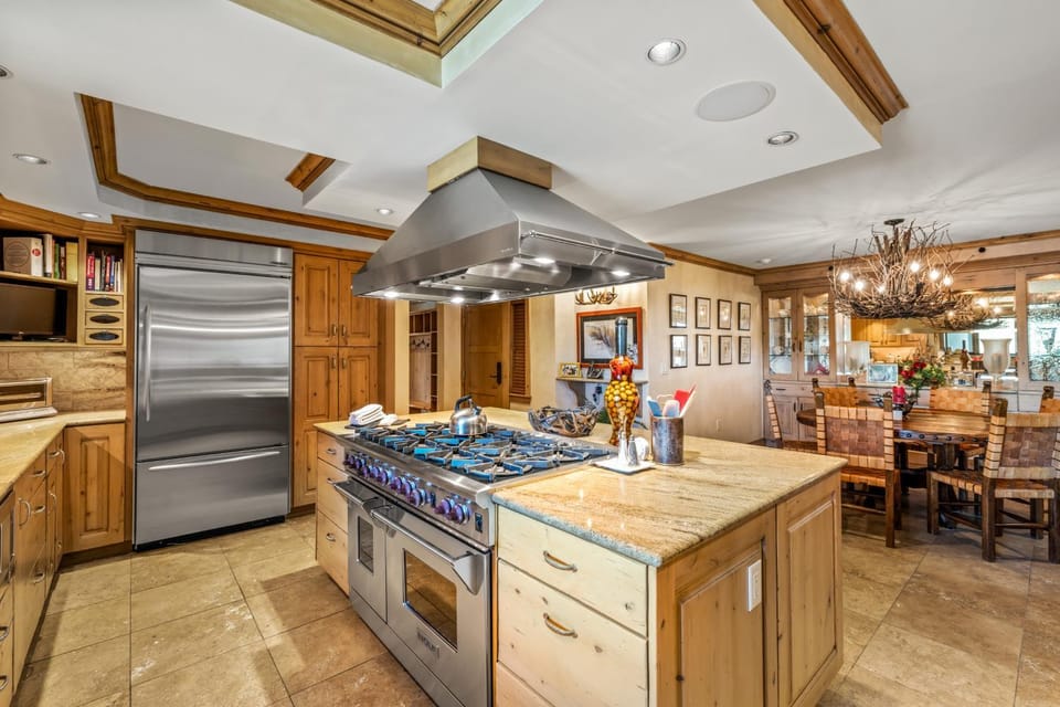 Bear Claw 306 - True Ski-in Ski-out Access, Slope Views & Winter Shuttle! Apartment in Steamboat Springs