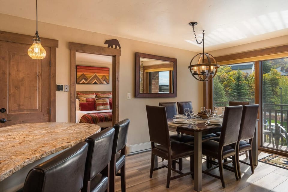 Bear Claw 311 - True Ski-in Ski-out Access, Gondola Views & Winter Shuttle! Apartment in Steamboat Springs
