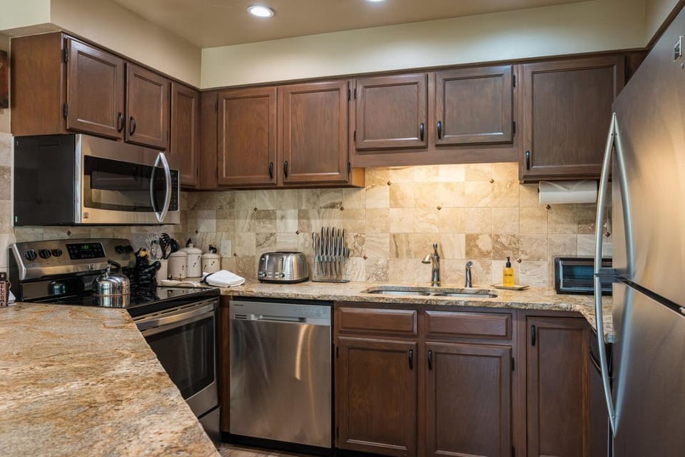 Bear Claw 311 - True Ski-in Ski-out Access, Gondola Views & Winter Shuttle! Apartment in Steamboat Springs