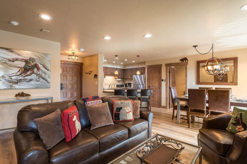 Bear Claw 311 - True Ski-in Ski-out Access, Gondola Views & Winter Shuttle! Apartment in Steamboat Springs