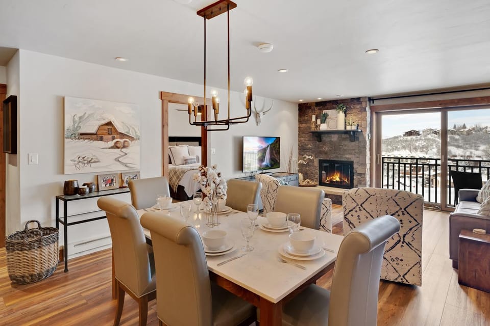 Bear Claw 406 - True Ski-in Ski-out Access, Slope Views & Winter Shuttle! Apartment in Steamboat Springs