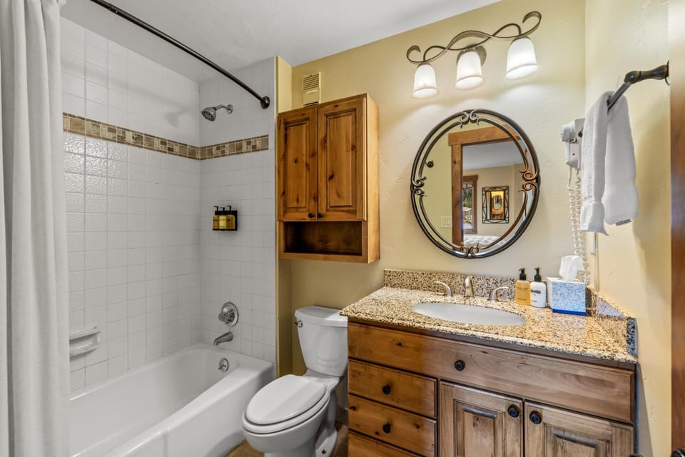 Bear Claw 409 - True Ski-in Ski-out Access, Gondola Views & Winter Shuttle! House in Steamboat Springs