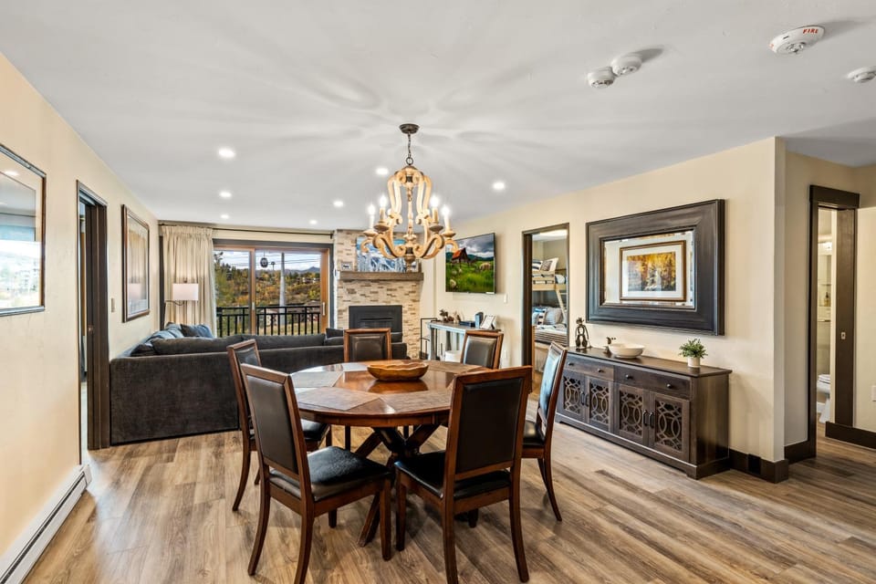 Bear Claw 414 - True Ski-in Ski-out Access, Slope Views & Winter Shuttle! Apartment in Steamboat Springs