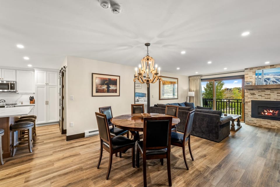 Bear Claw 414 - True Ski-in Ski-out Access, Slope Views & Winter Shuttle! Apartment in Steamboat Springs