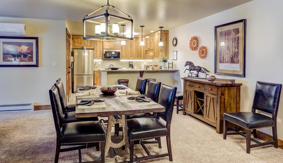 Bear Claw 508 - True Ski-in Ski-out Access, Slope Views & Winter Shuttle! Apartment in Steamboat Springs