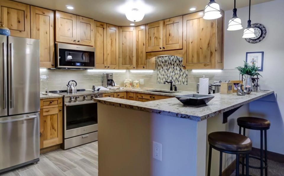 Bear Claw 508 - True Ski-in Ski-out Access, Slope Views & Winter Shuttle! Apartment in Steamboat Springs