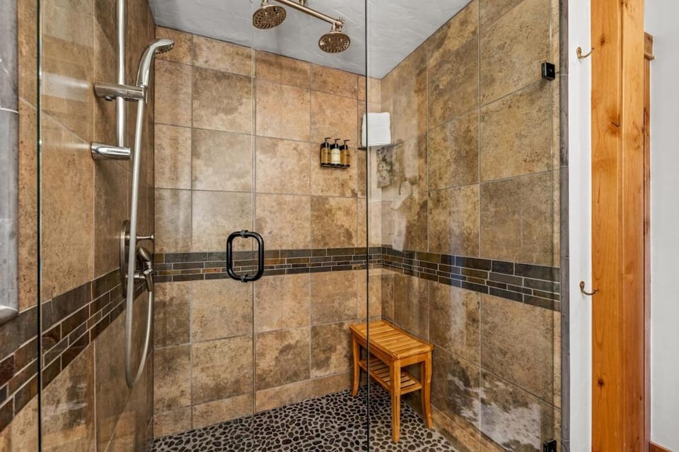 Bear Claw 514 - True Ski-in Ski-out Access, Amazing Slope Views & Winter Shuttle! Apartment in Steamboat Springs