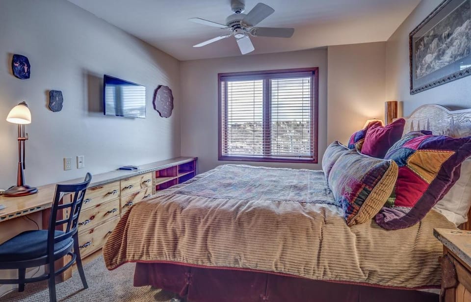 Bear Claw 516 - True Ski-in Ski-out Access, Slope Views & Winter Shuttle! Apartment in Steamboat Springs