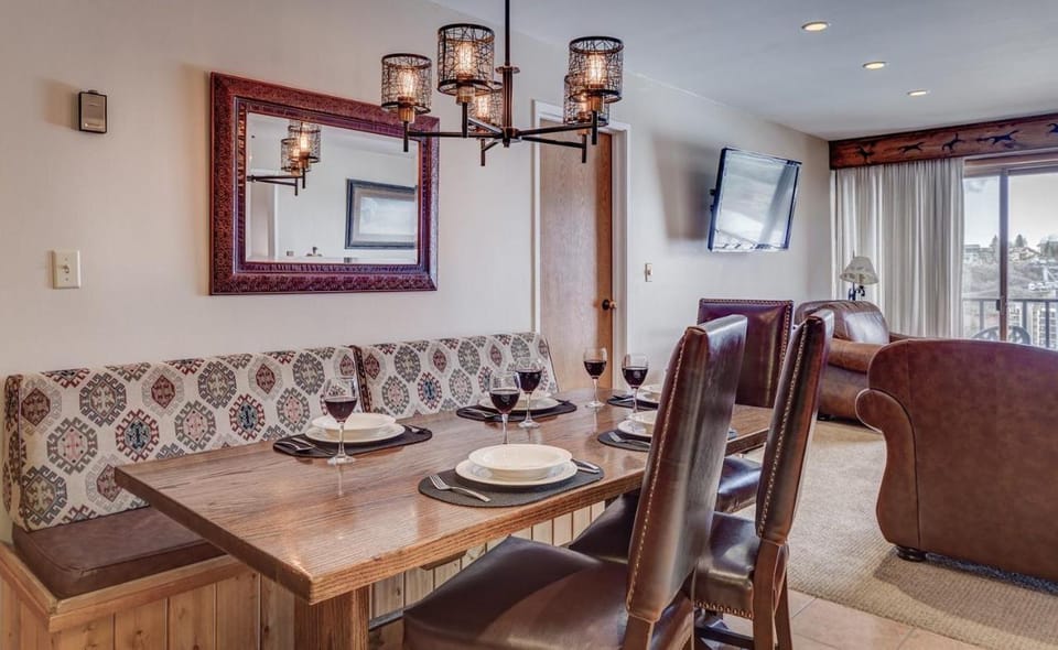 Bear Claw 516 - True Ski-in Ski-out Access, Slope Views & Winter Shuttle! Apartment in Steamboat Springs