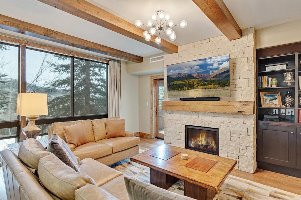 Edgemont 2306 - Luxury Condo - True Ski-in Ski-out Access & Winter Shuttle! Apartment in Steamboat Springs
