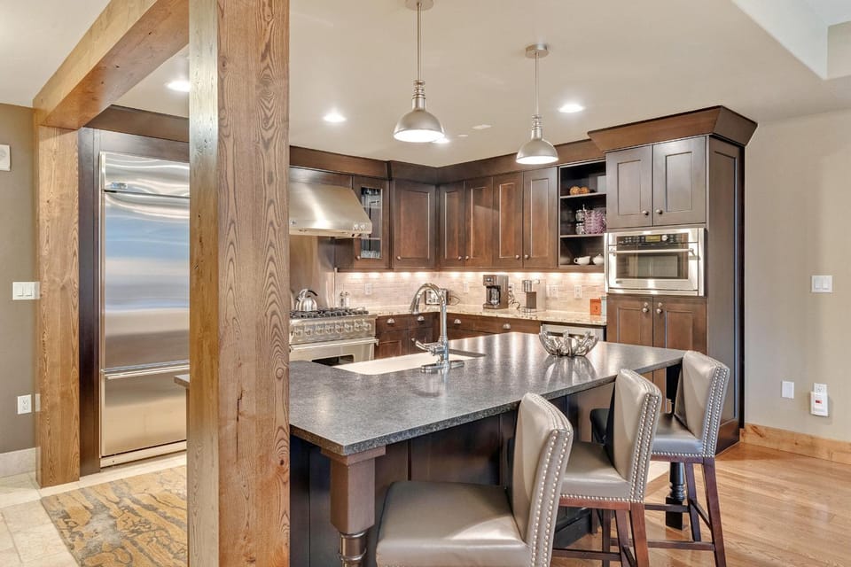 Edgemont 2306 - Luxury Condo - True Ski-in Ski-out Access & Winter Shuttle! Apartment in Steamboat Springs