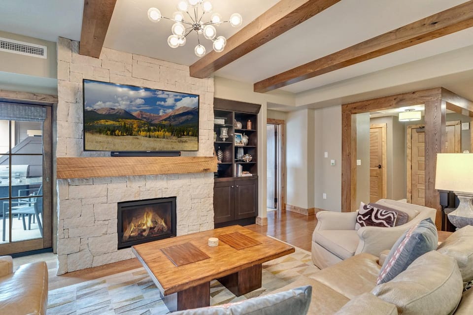 Edgemont 2306 - Luxury Condo - True Ski-in Ski-out Access & Winter Shuttle! Apartment in Steamboat Springs