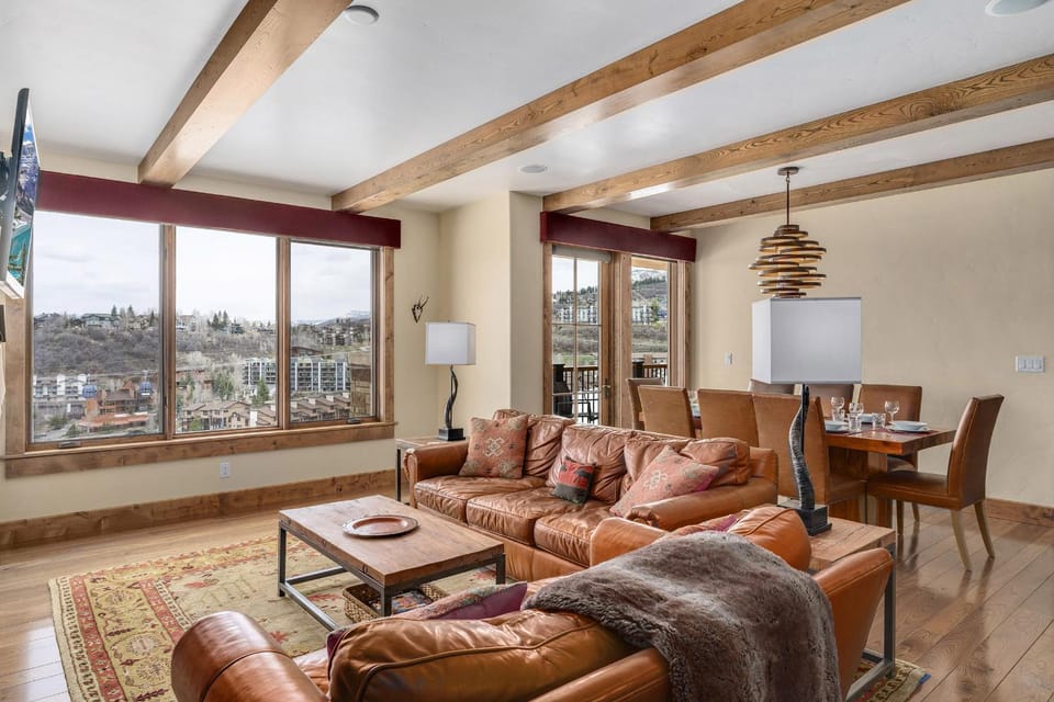 Edgemont 2601 - Luxury Condo, Slope Views, True Ski-in Ski-out Access & Winter Shuttle! Apartment in Steamboat Springs