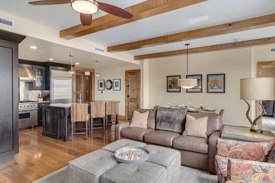 Edgemont 2602 - Luxury Condo, Gondola Views, True Ski-in Ski-out Access & Winter Shuttle! Apartment in Steamboat Springs