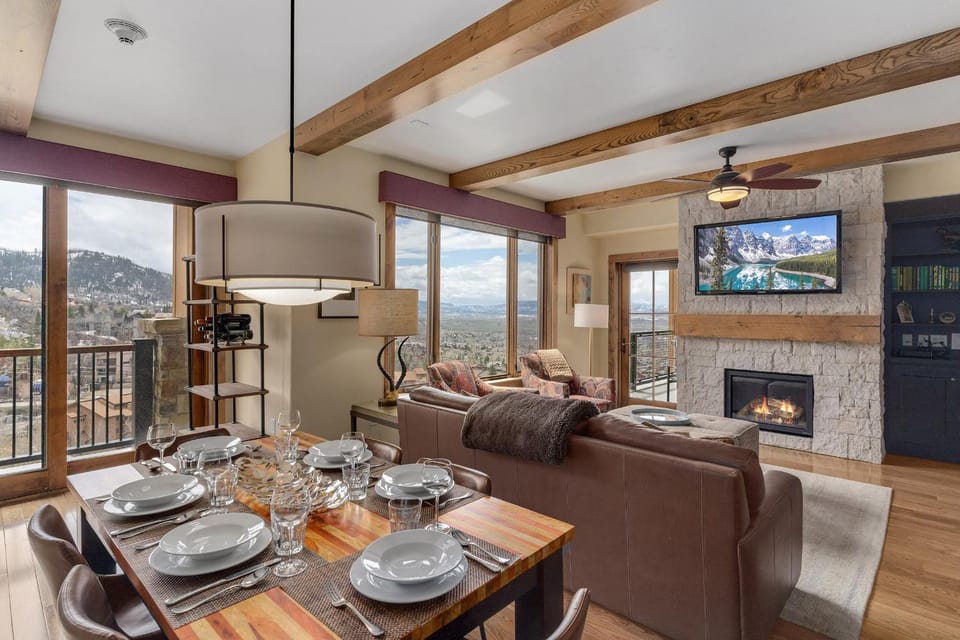 Edgemont 2602 - Luxury Condo, Gondola Views, True Ski-in Ski-out Access & Winter Shuttle! Apartment in Steamboat Springs