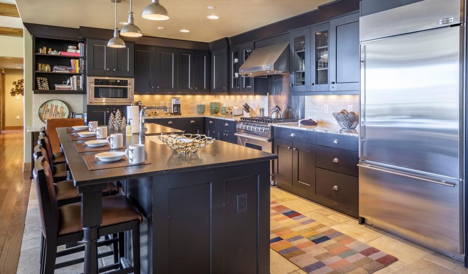 Edgemont 2704 - Luxury Condo, Gondola Views, True Ski-in Ski-out Access & Winter Shuttle! Apartment in Steamboat Springs