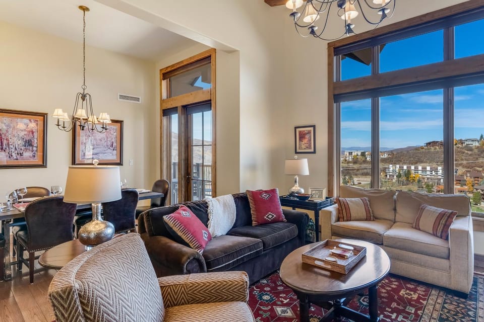 Edgemont 2707 - Luxury Condo, Slopeside Views, True Ski-in Ski-out Access & Winter Shuttle! Apartment in Steamboat Springs