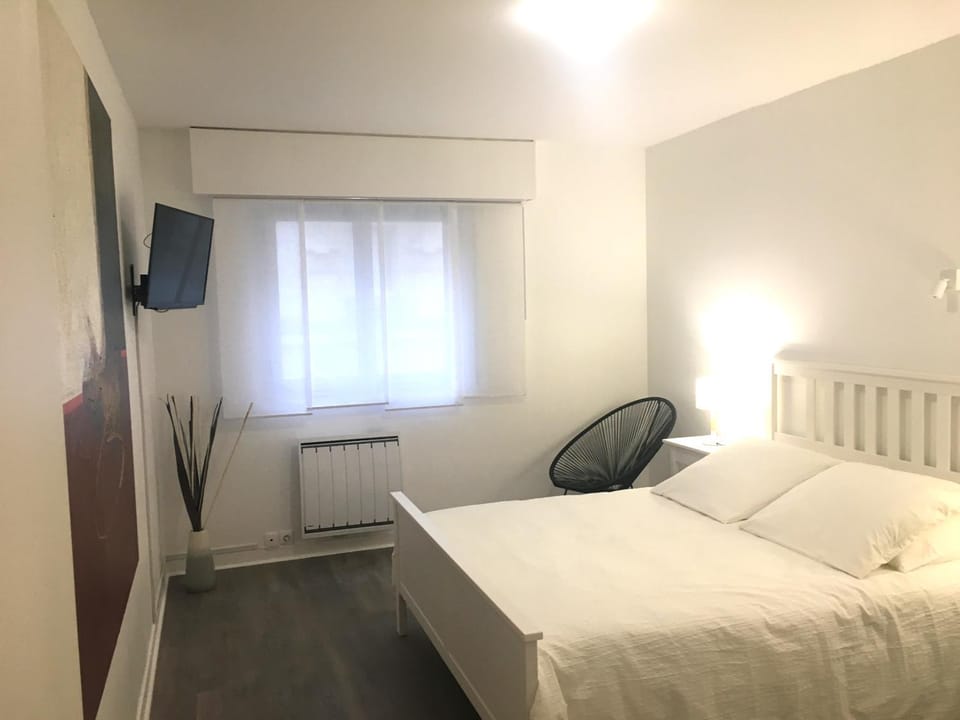 Photo of the whole room, Street view