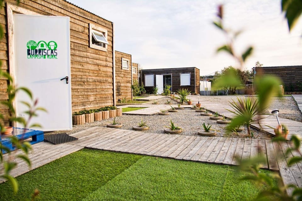 Property building, Facade/entrance, Property logo or sign, Garden, Lobby or reception, Pets, Garden view, Street view