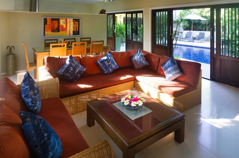 Day, TV and multimedia, Balcony/Terrace, Living room, Seating area, Dining area, Pool view