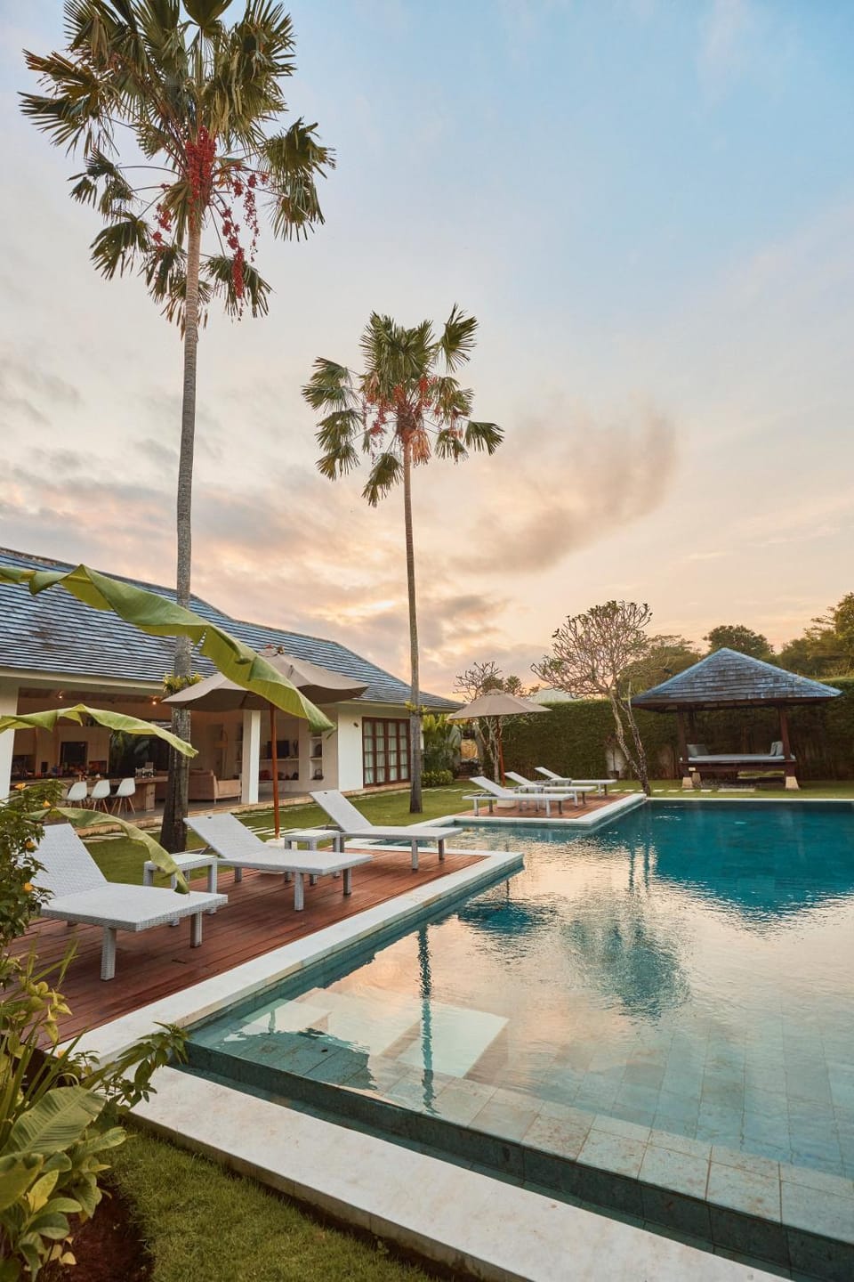 Swimming pool, sunbed
