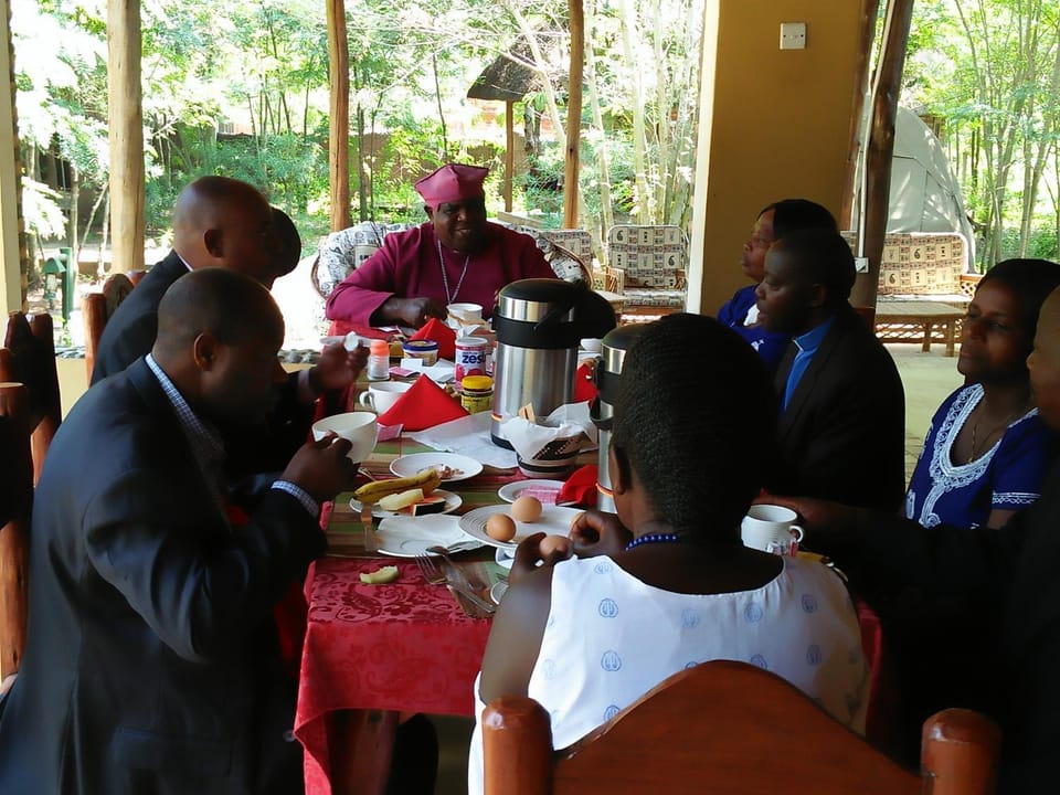 Restaurant/places to eat, Food and drinks, group of guests