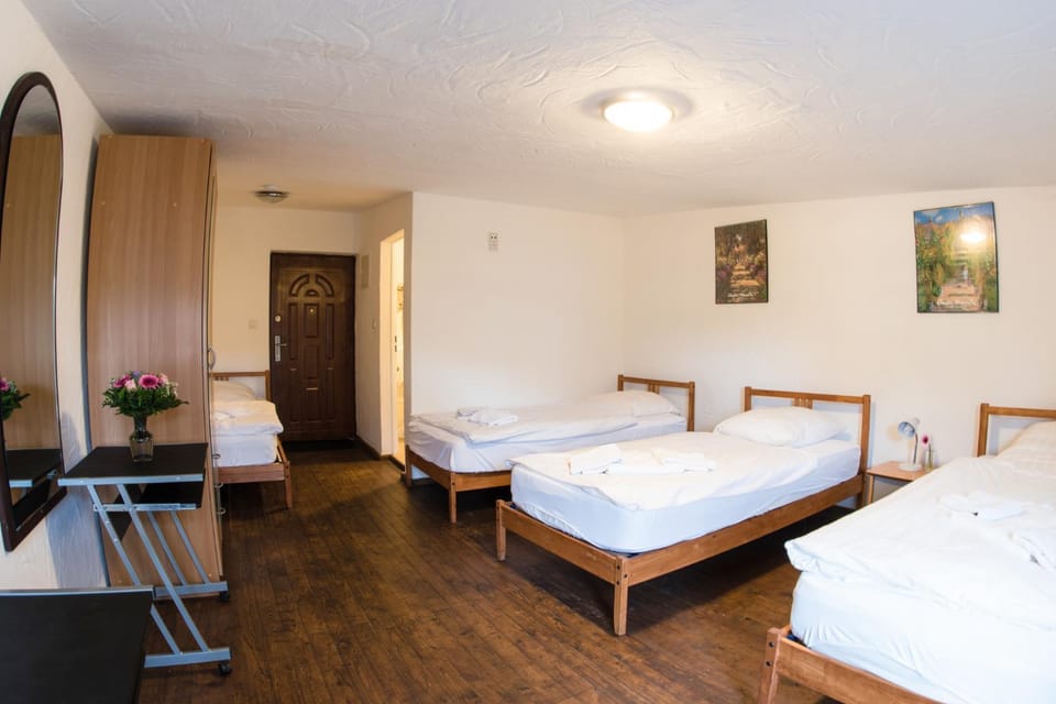 Photo of the whole room, Decorative detail