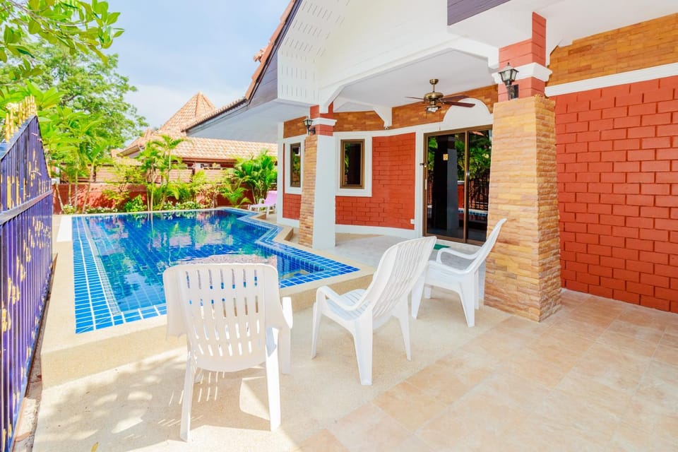 Decorative detail, Pool view, Swimming pool