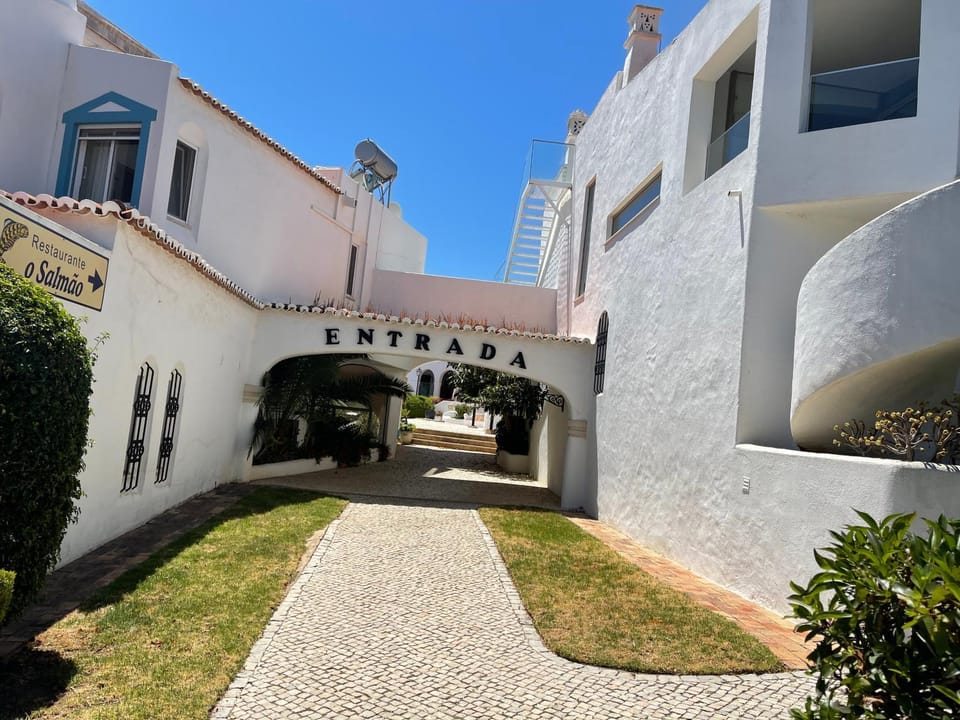 Property building, Facade/entrance