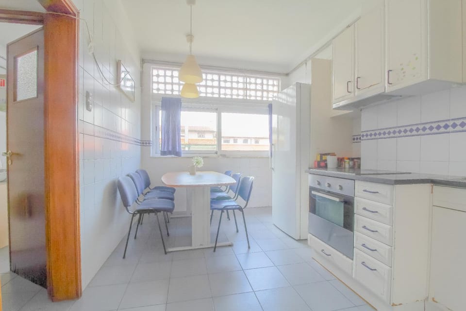 Dining area, Communal kitchen, oven, stove
