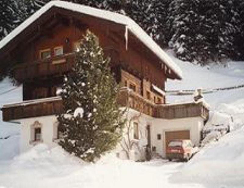 Property building, Facade/entrance, Off site, Neighbourhood, Natural landscape, Winter, Garden, Balcony/Terrace, On site, Garden view