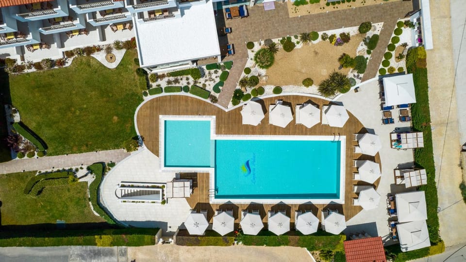 Bird's eye view, Pool view