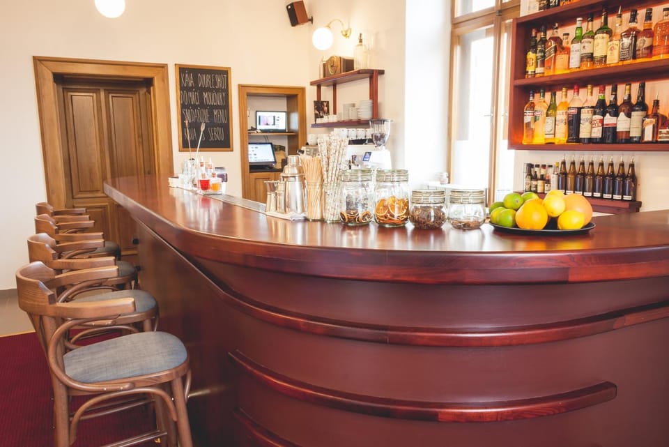 Lounge or bar, Food and drinks, Breakfast