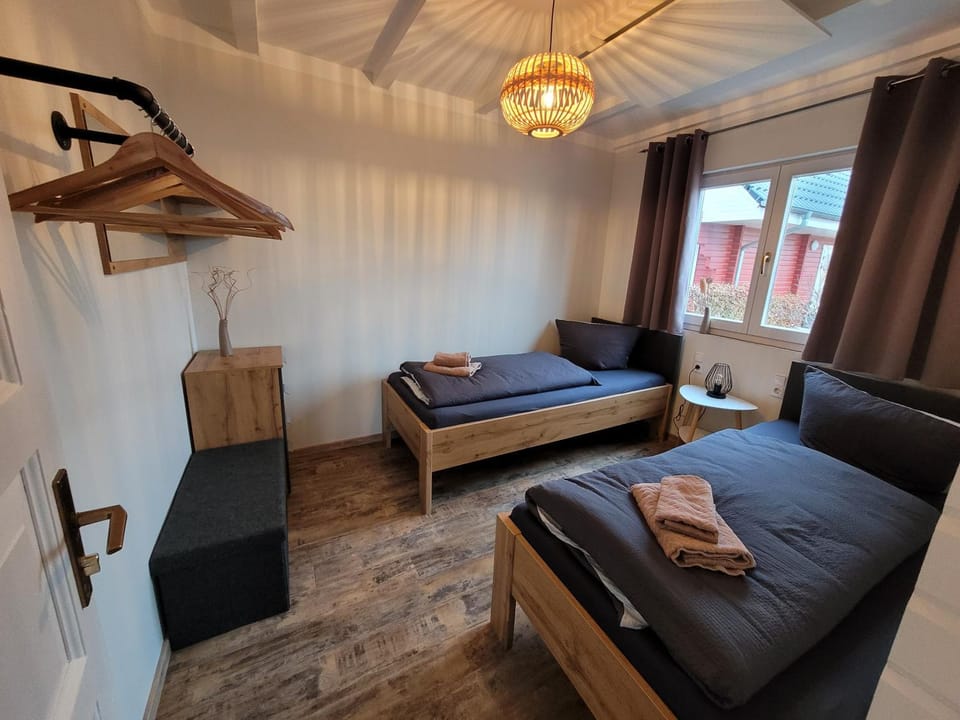 Bedroom, towels