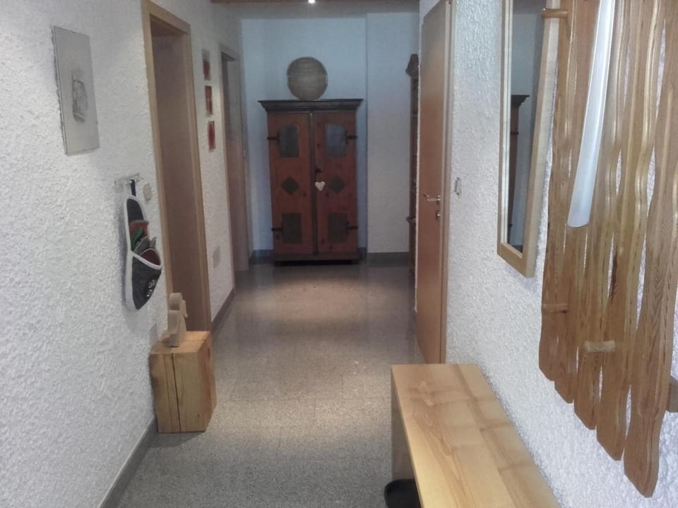 Photo of the whole room, Area and facilities