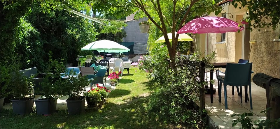 Property building, Patio, Day, Garden, Dining area, Garden view