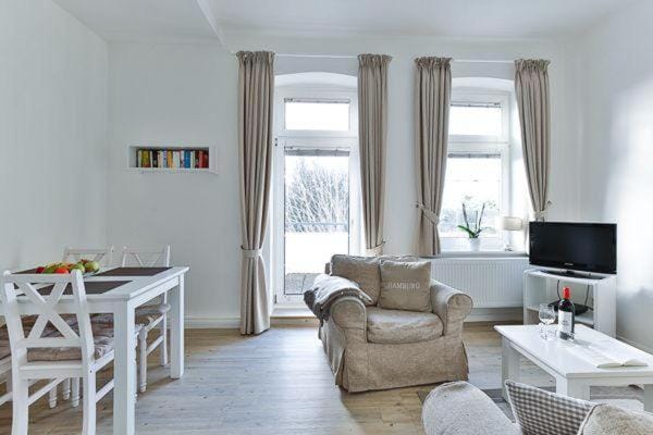 App-6-mit-Suedbalkon-in-strandnaher-Lage-Baederstil-Villa-in-Wenningstedt-Sylt Apartment in Wenningstedt-Braderup